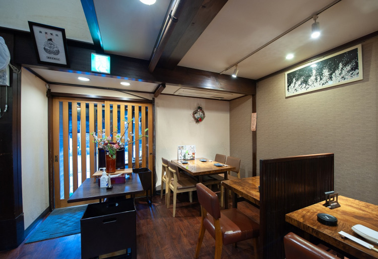 店内にはテーブル席・カウンター席・お座敷とあります